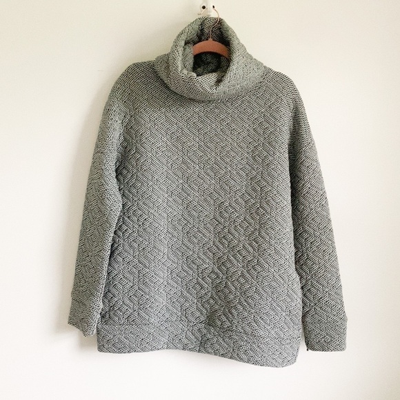 Gap Fit Houndstooth Thick Quilted Cowl Funnel Neck Oversized pullover Small - Picture 4 of 8